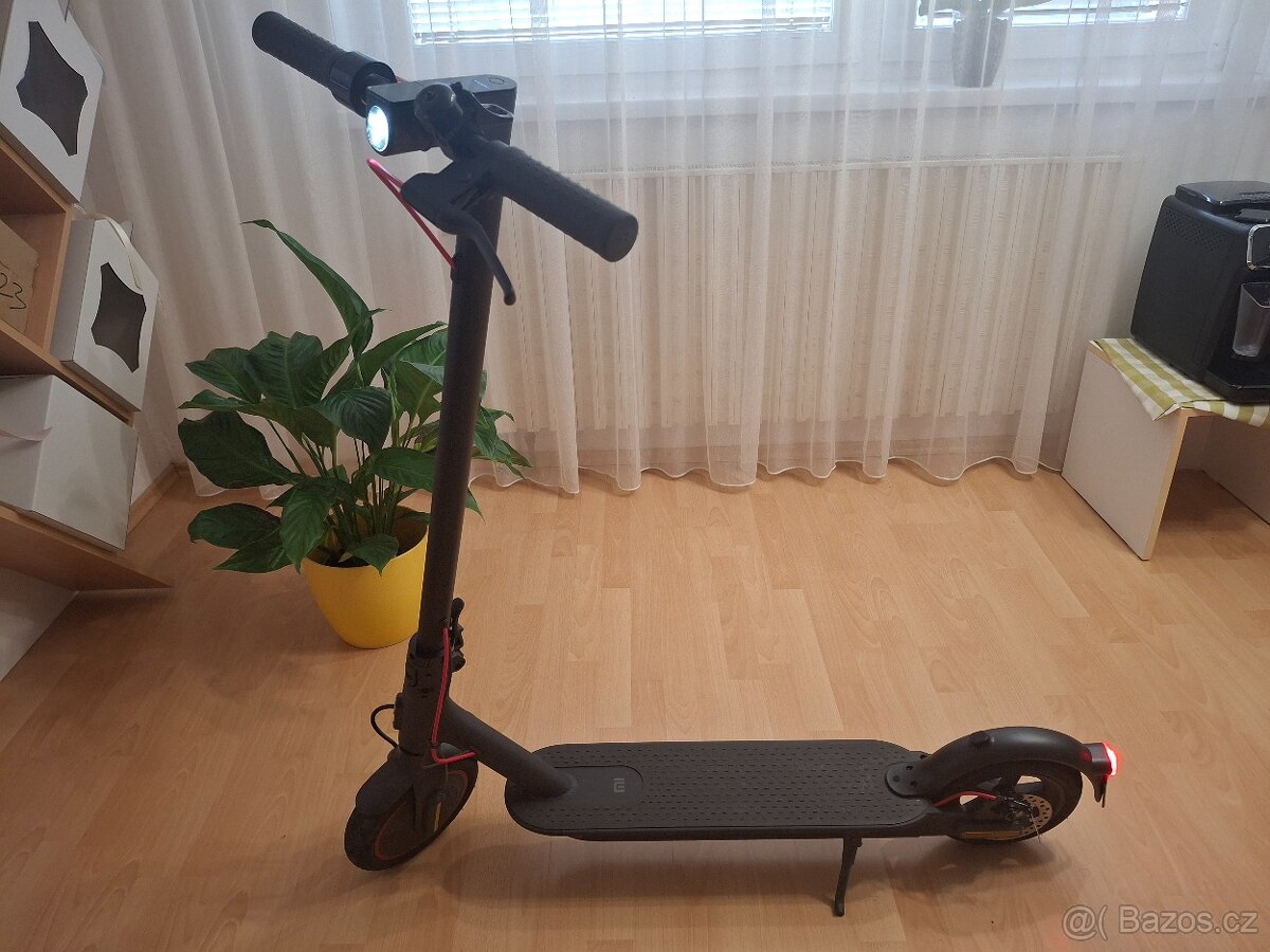 Elektrické koloběžky Xiaomi Mi Electric Pro 2
