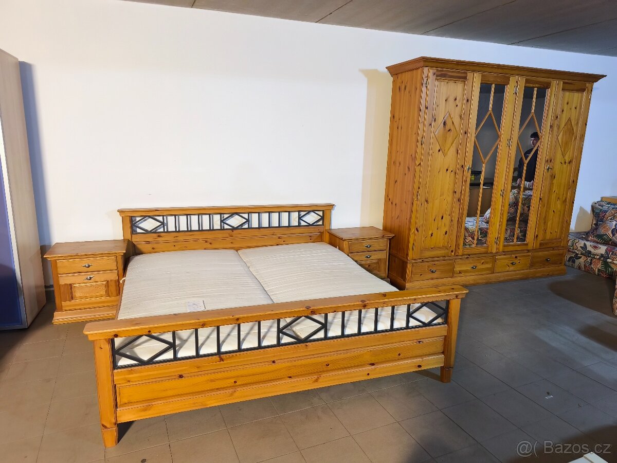 Dřevěná ložnice