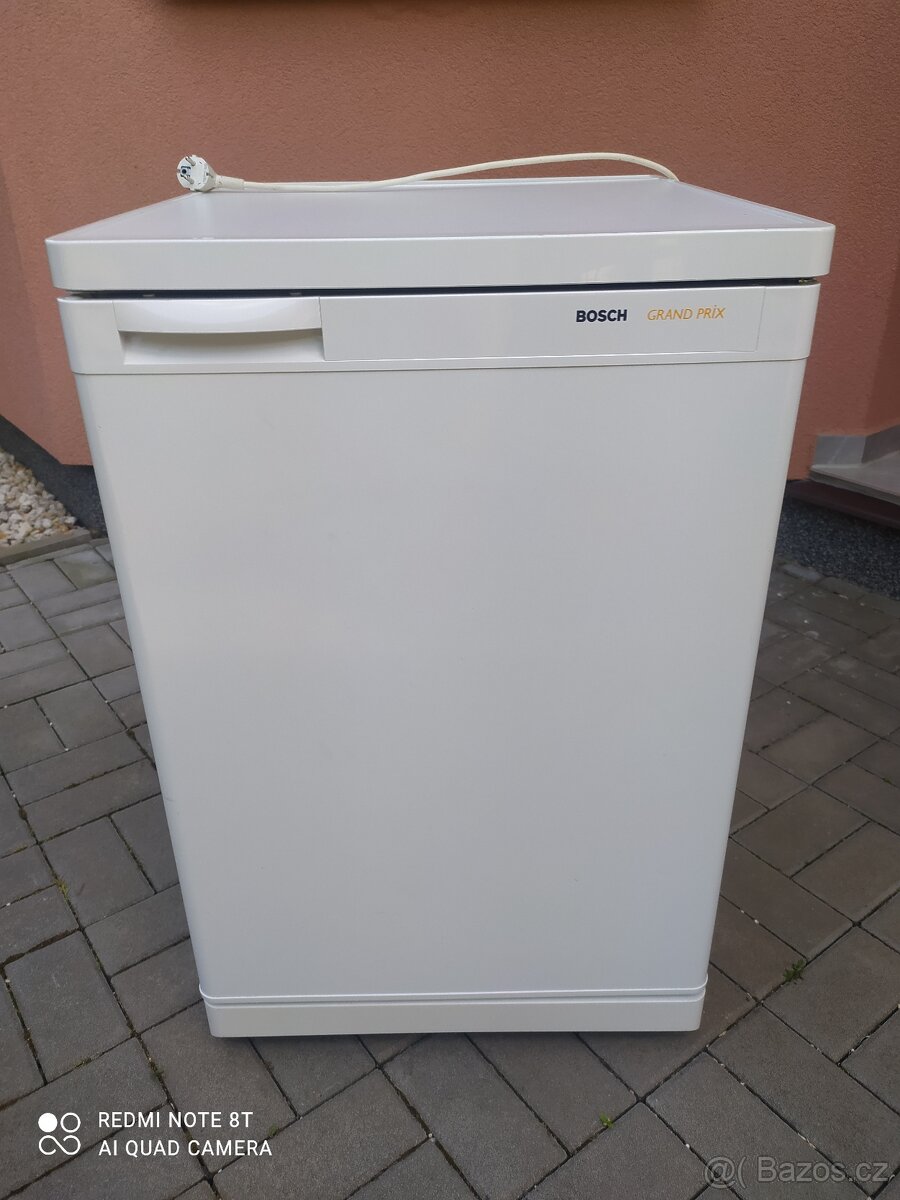 MRAZÁK BOSCH GRAND PRIX SE ŠUPLÍKY