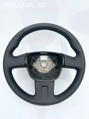 Renovovaný tříramenný volant Octavia 2 RS