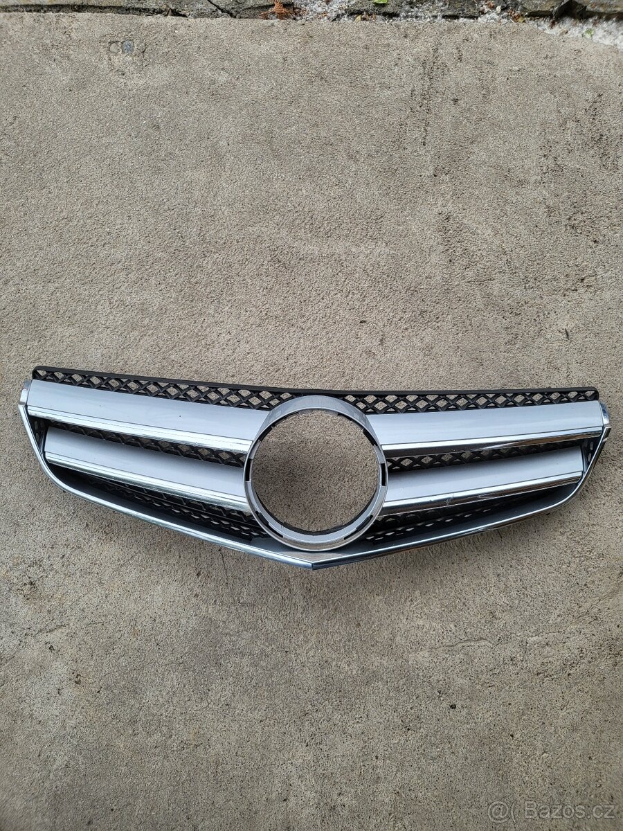Mercedes E W 207 kupe/kabrio Maska chladice