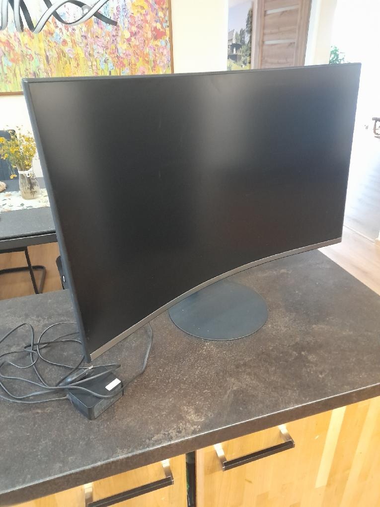Prodám velký zahnutý monitor