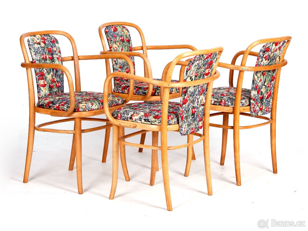 4x elegantní židle TON, návrh J. Hoffman, nové čalounění.