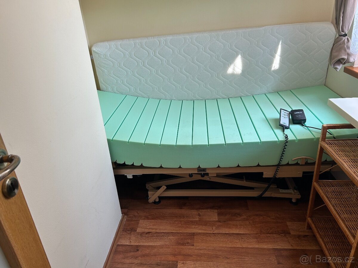 polohovací postel i s matrací