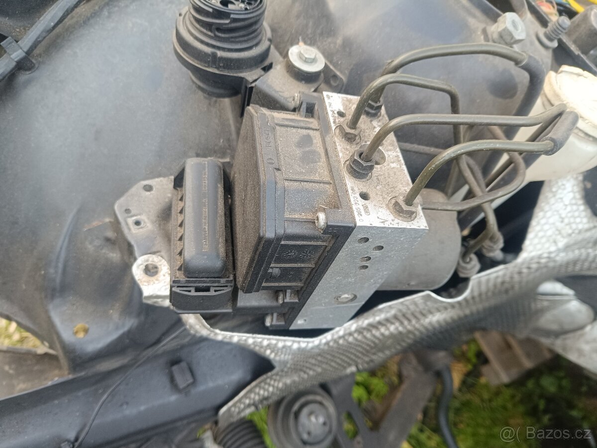 BMW E39 528i díly