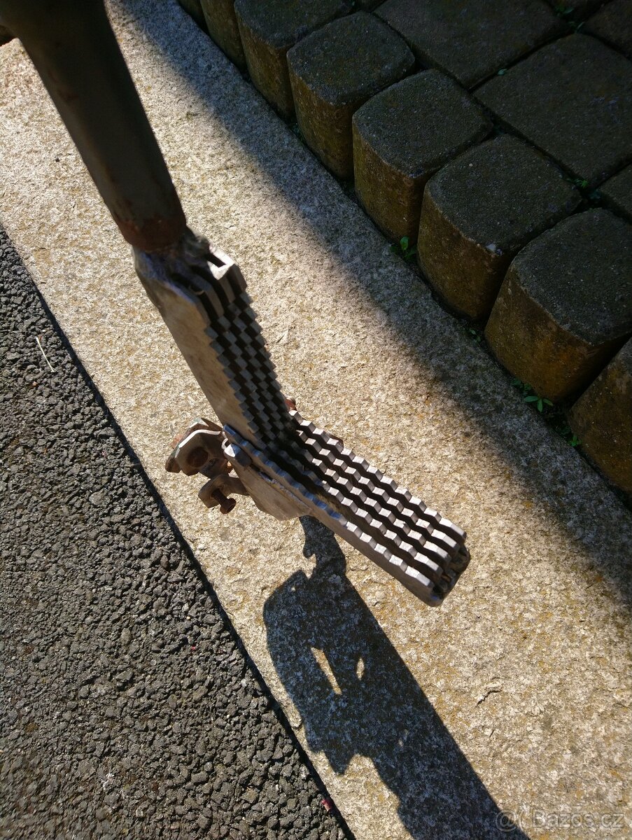Drtič kostí pákový