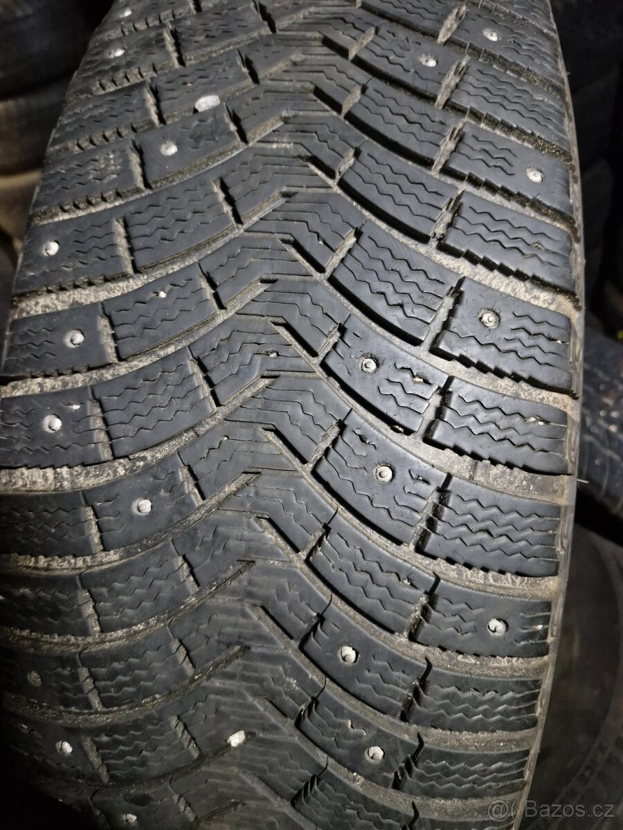 245/ 70 R17 Michelin