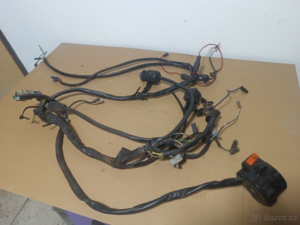 elektroistalace ČZ CAGIVA 180/487 spínačka ZADI