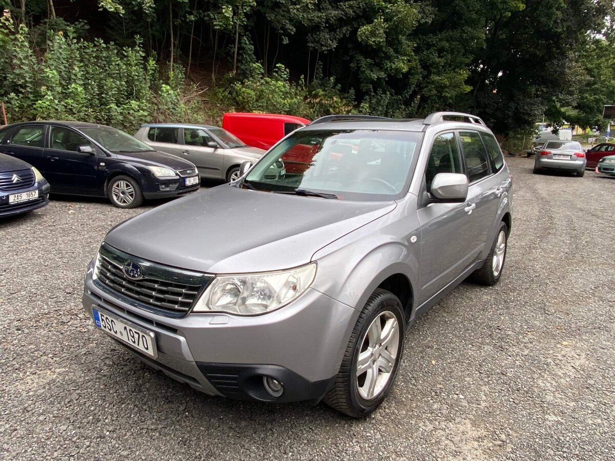 Subaru Forester 2.0i 110kW 4x4 automat klima tempomat 164tkm