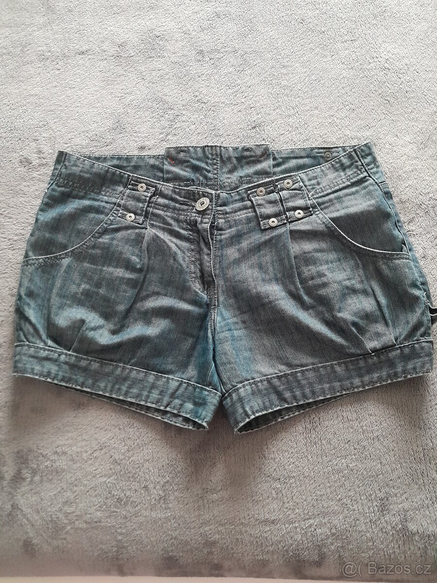 Dámské kraťasy/šortky  vel. M