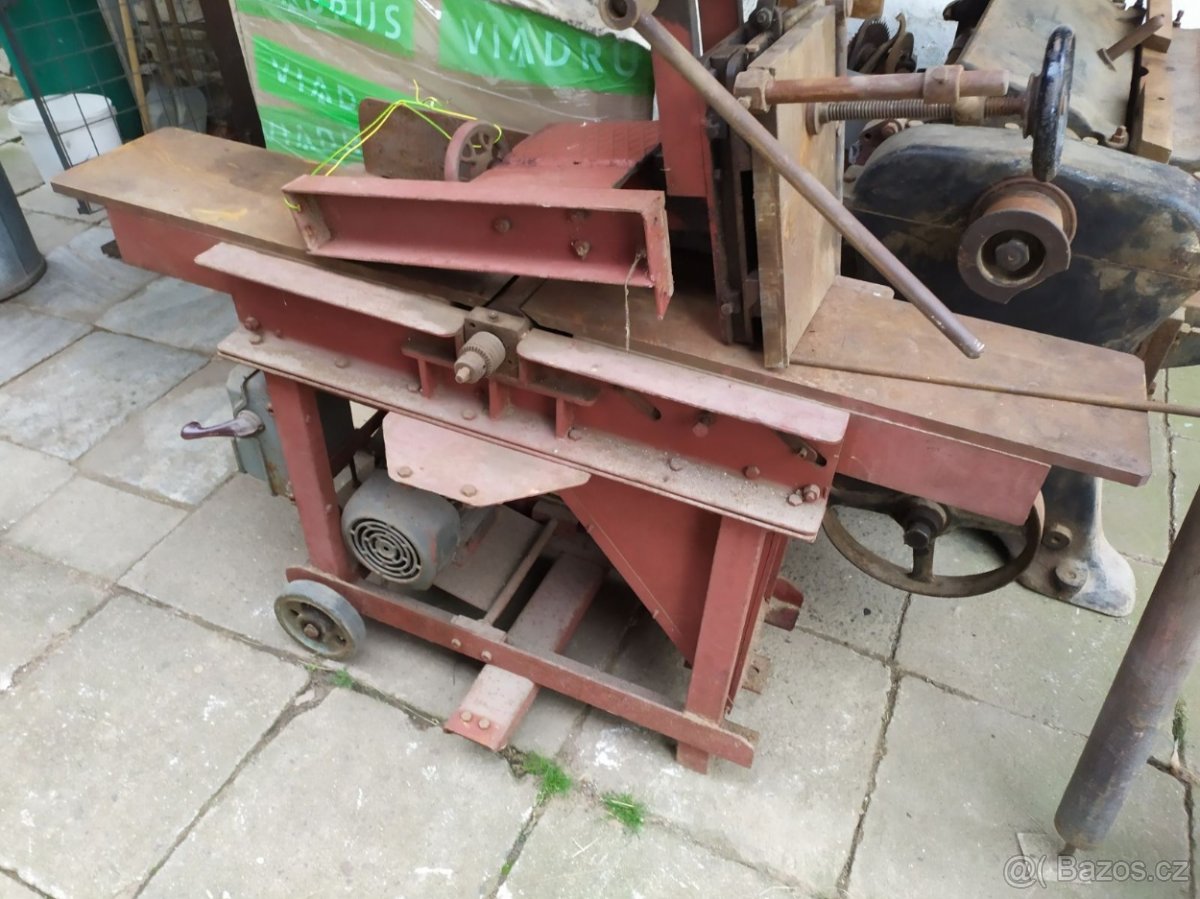 Hoblovka (srovnávačka) s vrtací dlabackou