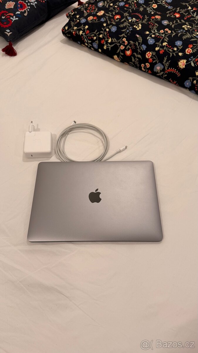 Prodám MacBook Pro 13” (2017) – 16 GB RAM, 512 GB SSD
