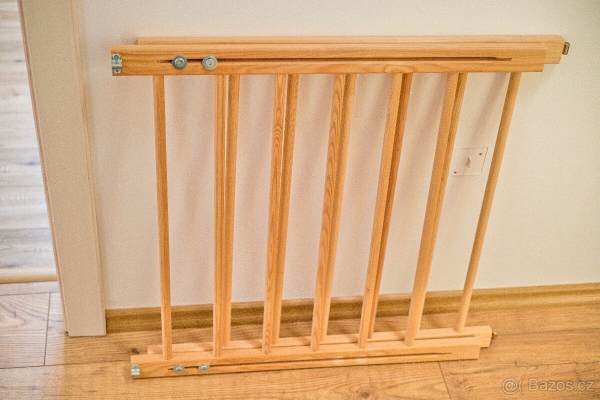 dřevěná zábrana na schody