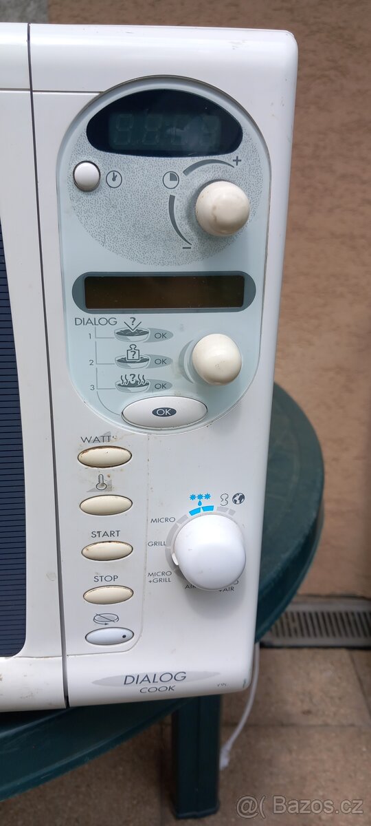 Mikrovlnná trouba s grilem