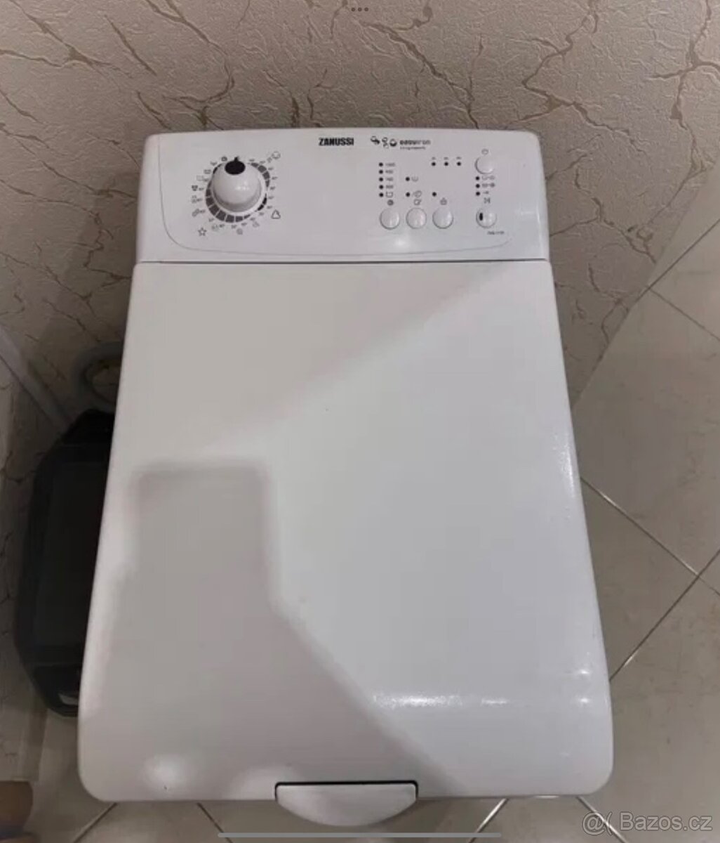 Vrchem plněná zanussi pračka 6kg