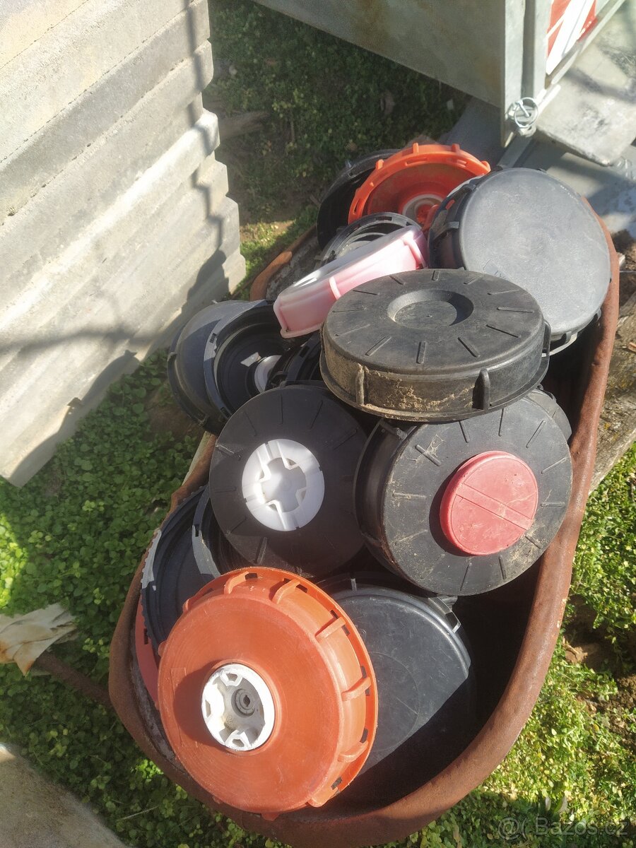 Víko na plastové kontejnery ibc