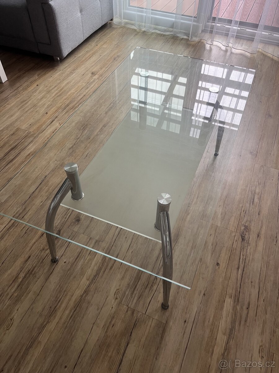 Skleněný stolek