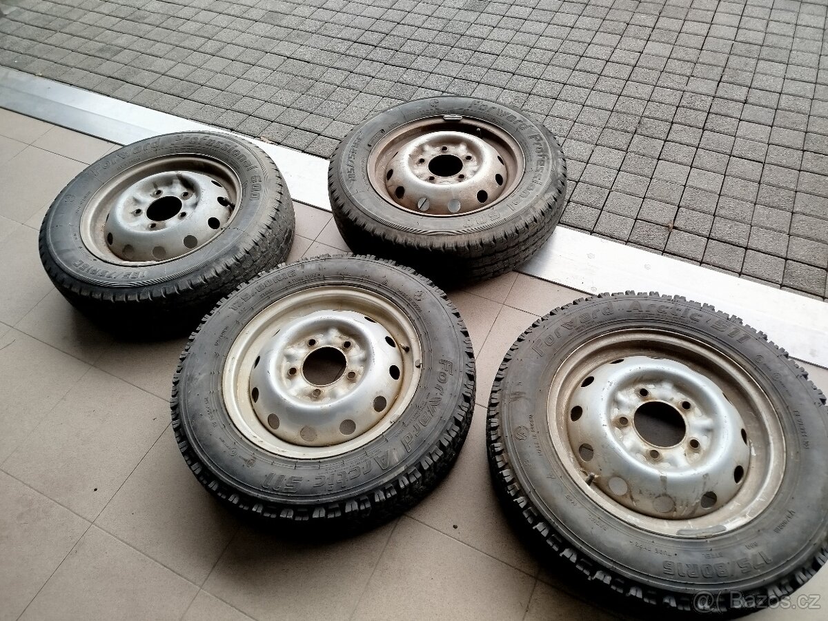 Lada Niva terénní pneumatiky 175/80R16, 185/70R16