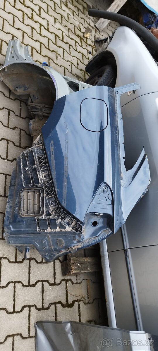 Prodám lz bočnici s podběhem viz foto Hyundai i30 kombi
