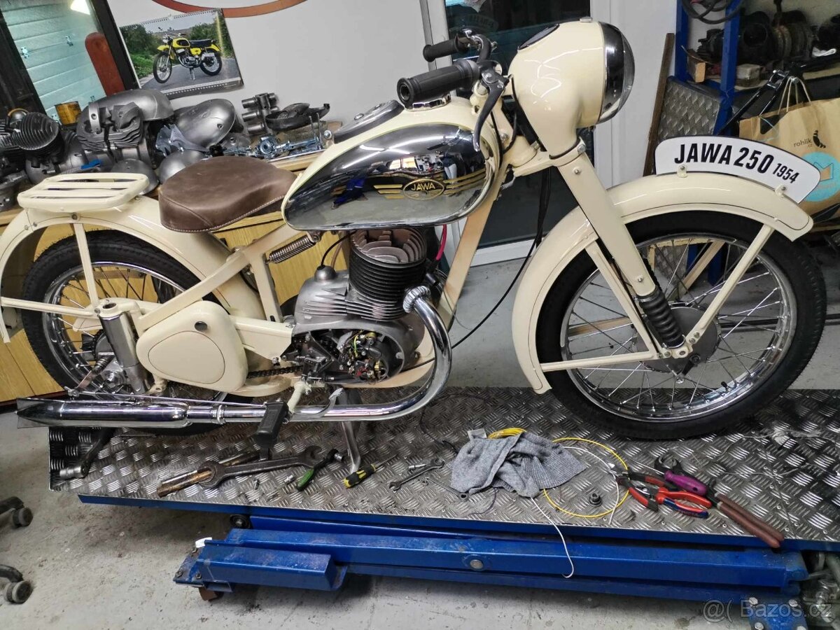 jawa pérák 250