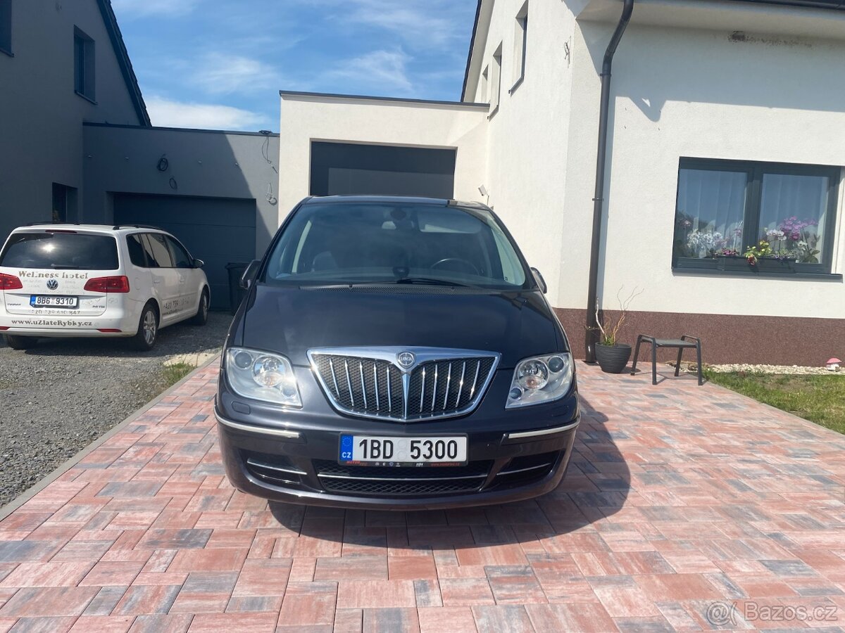 Lancia Phedra, 2,2 JTD, 125kW, 7 míst, modrý kožený interiér