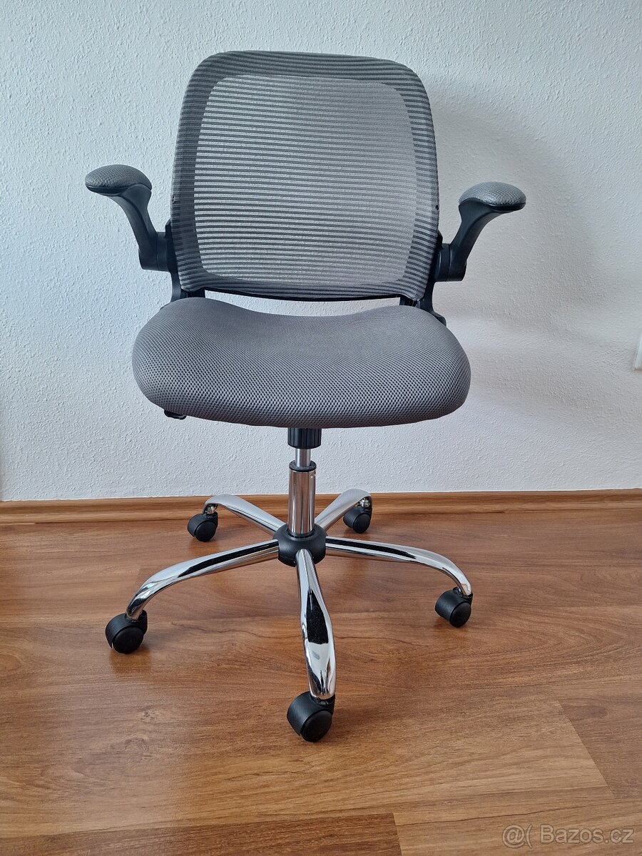 Prodám kancelářskou židli.