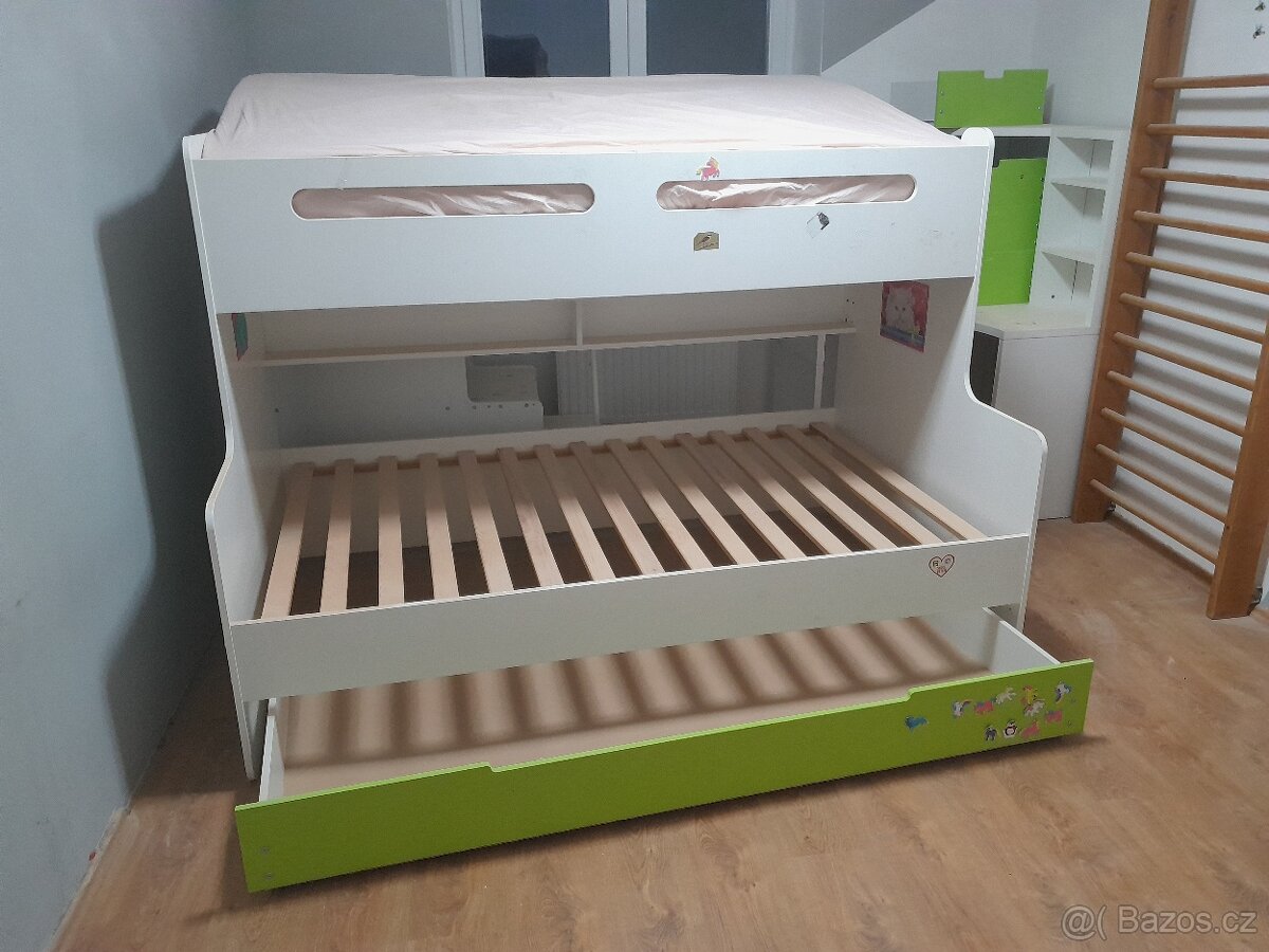 dětská palanda s matracemi schody a úložnými prostory