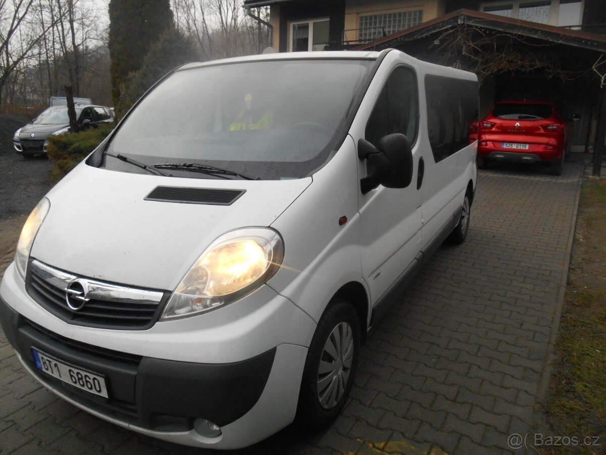 opel vivaro lonc 2,0 81kw 9 mist .super stav