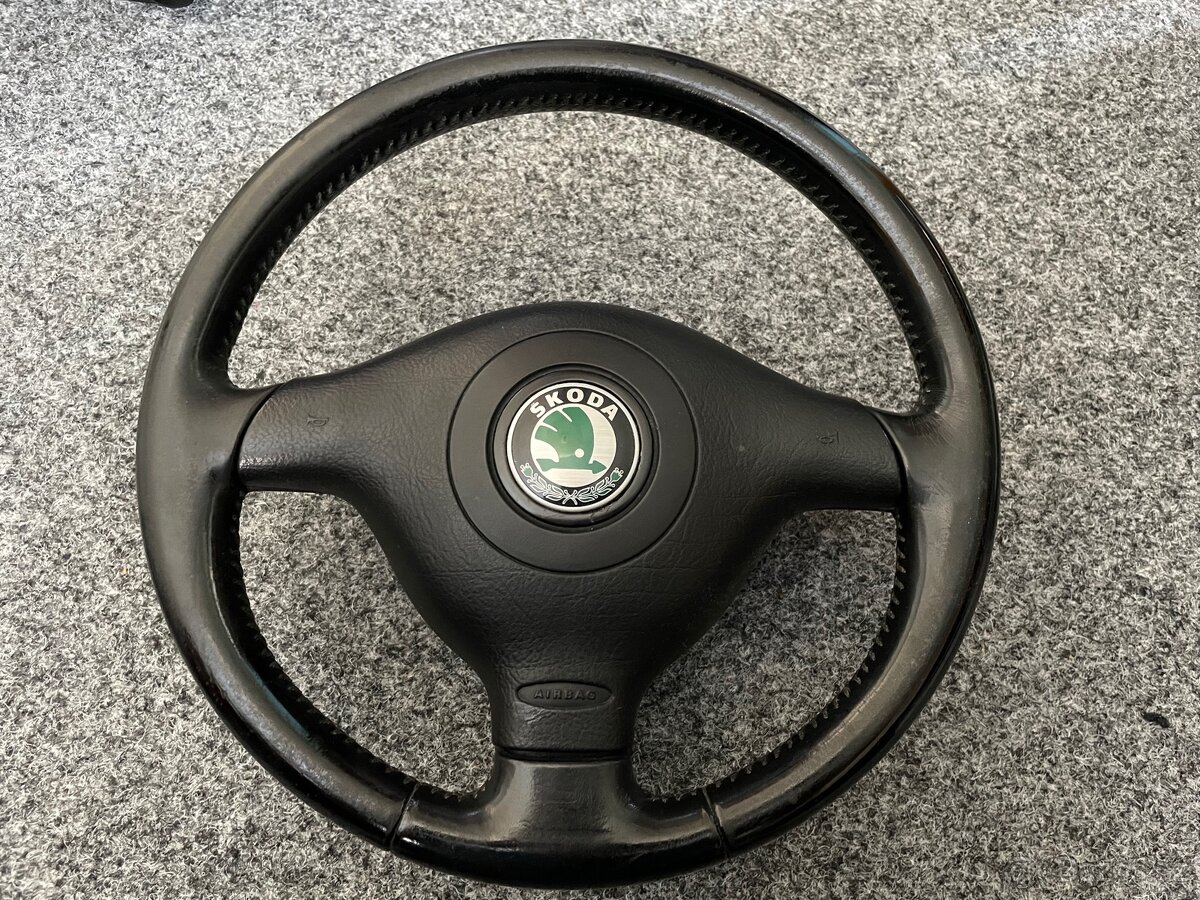 Tříramenný volant Škoda
