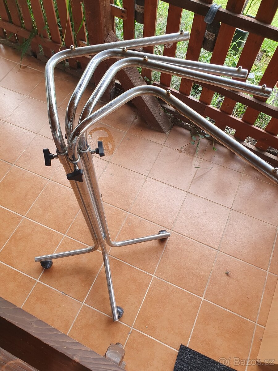 Stojan na oblečení