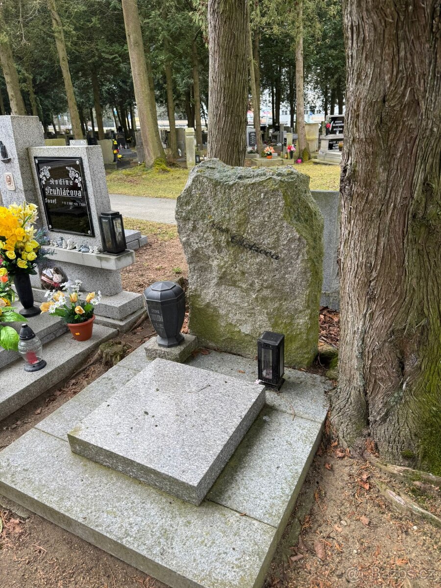 Prodám hrob na urny