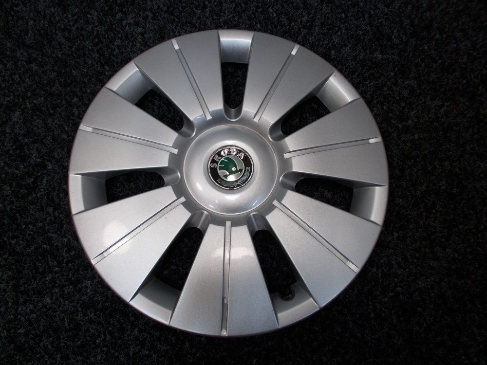 1x poklice 14" originál Škoda - 670601147H