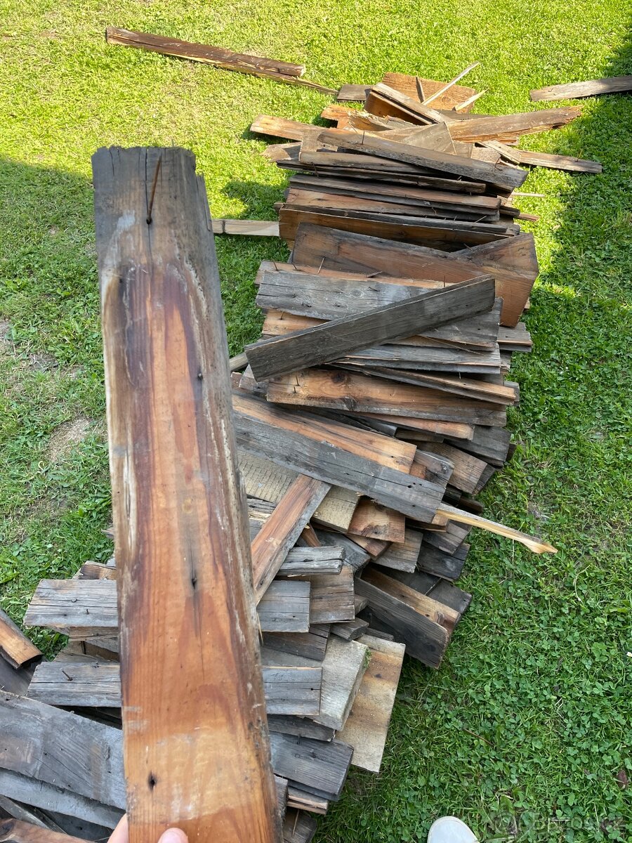 Dřevo na topení za odvoz