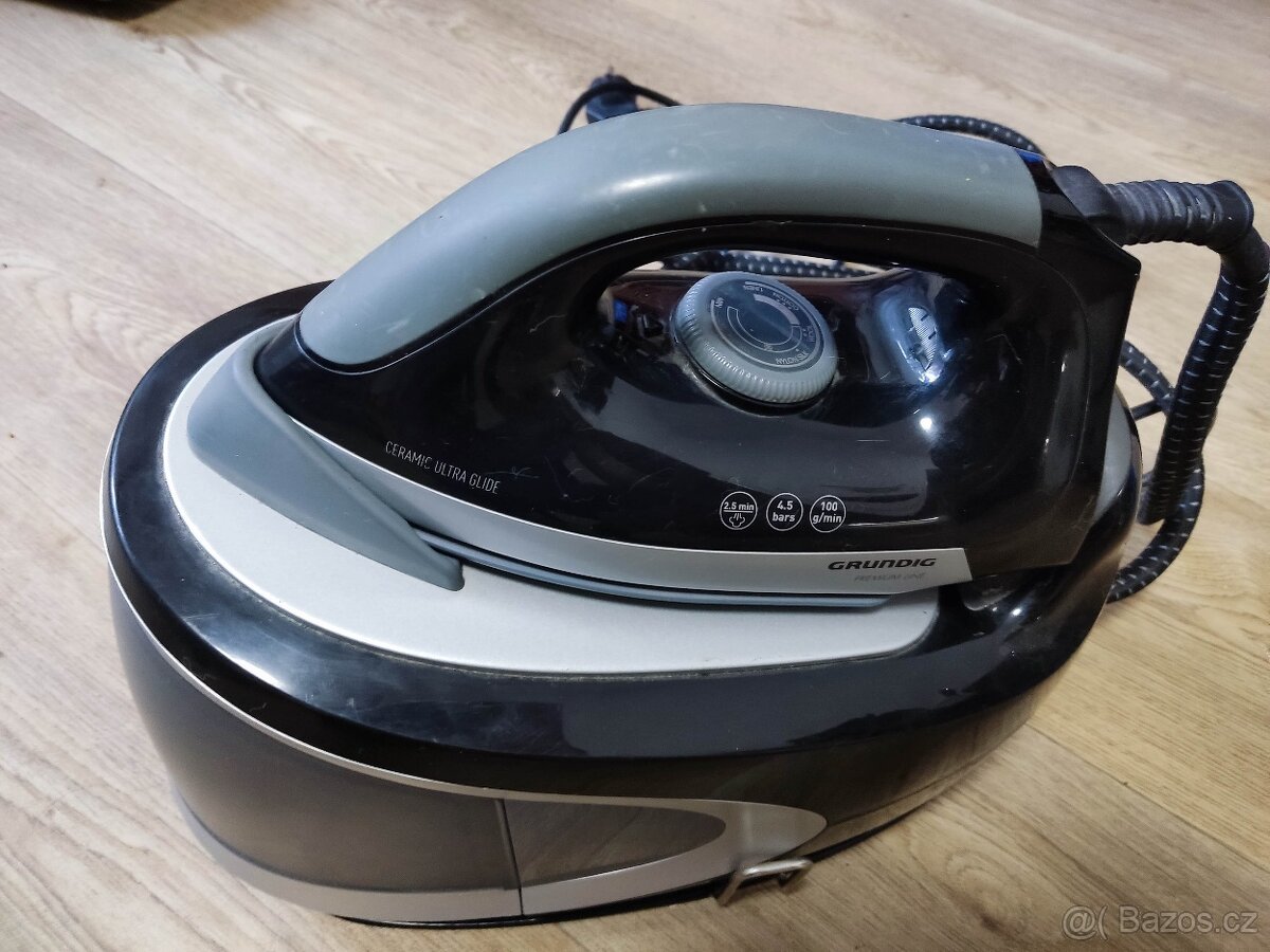 Napařovací žehlička Grundig SIS 8250 s bojlerem