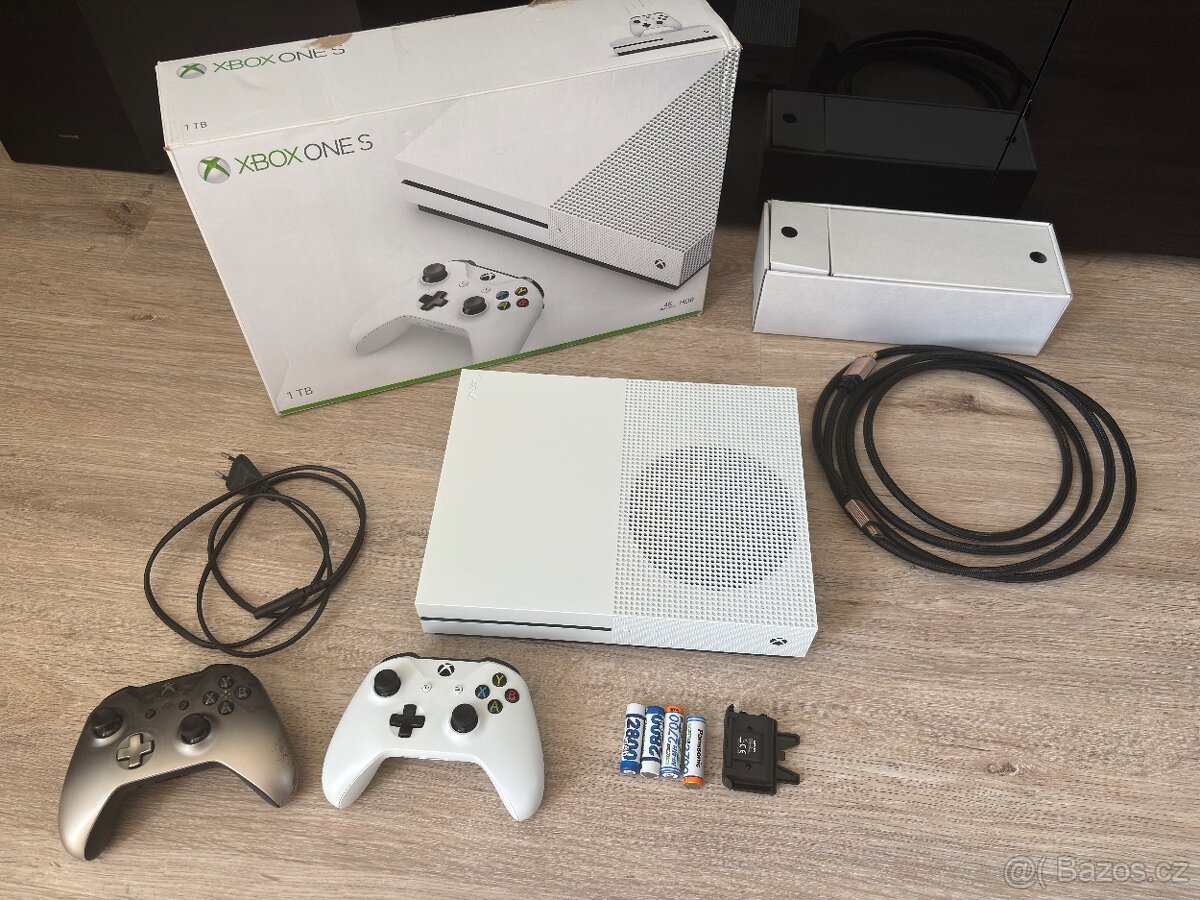 Xbox one S 1TB + 2x ovladač