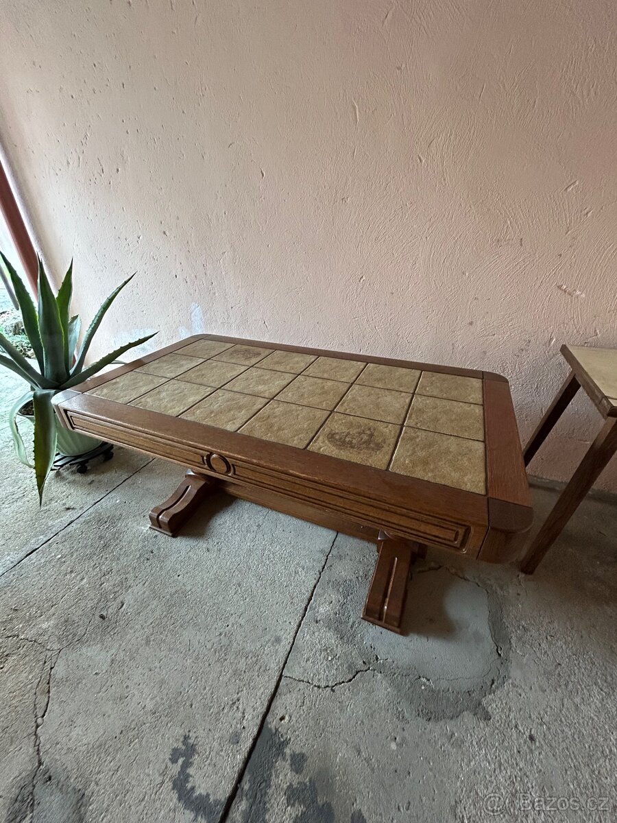 Rustikální konferenční stolek