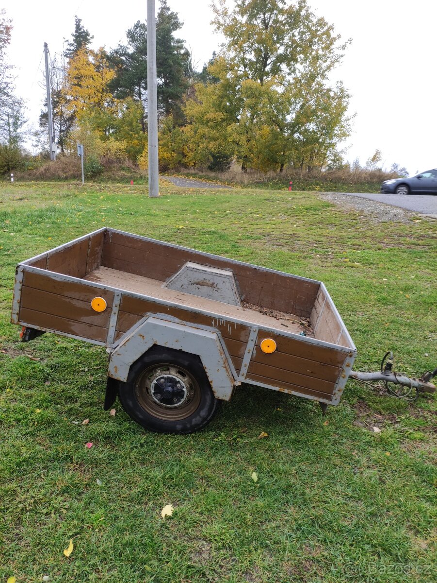 Přívěsný vozík