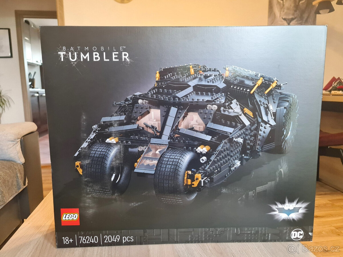 LEGO® Batman™ 76240 Batmobil Tumbler + dárek