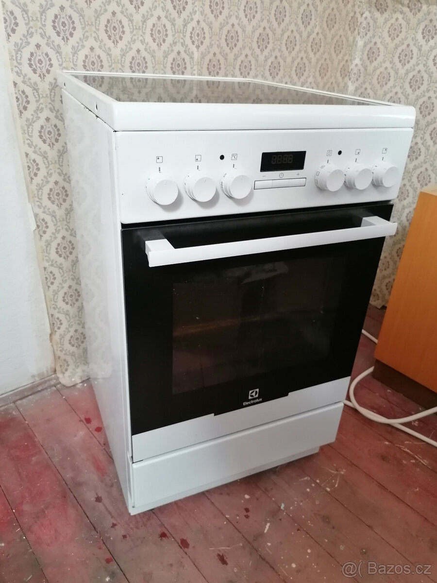 Sklokeramický sporák Electrolux EKC54552OK bílý