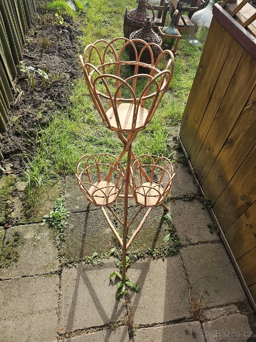 Bambusový stojan na květiny