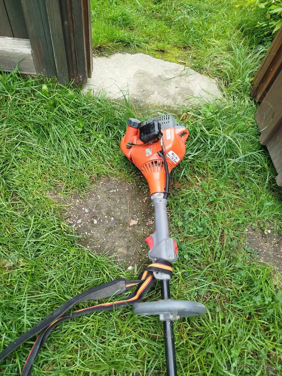 Motorová kosa, křovinořez Oleo Mac 726 D