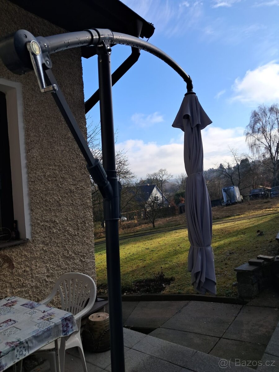 Zahradní deštník kovový 5m