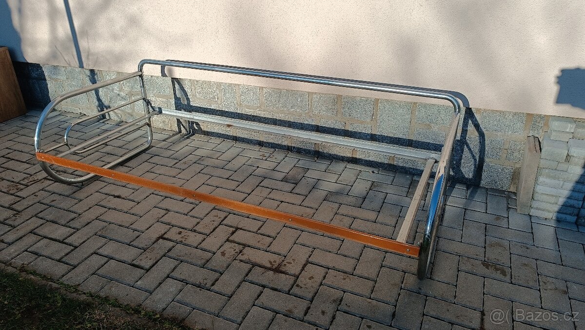 Retro chromová postel