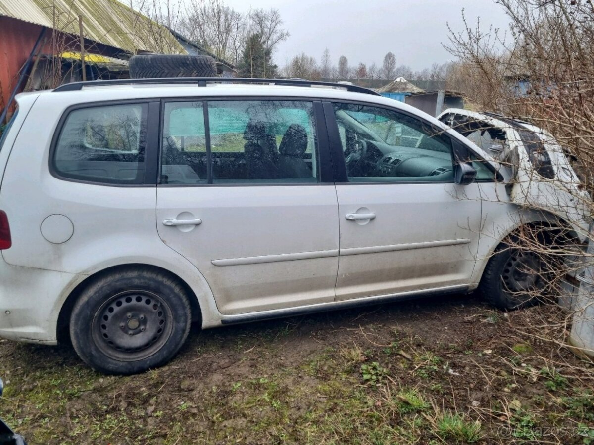 VW Touran 1T3 1.6TDI 77KW CAYC MFR LC9A r.v. 2014