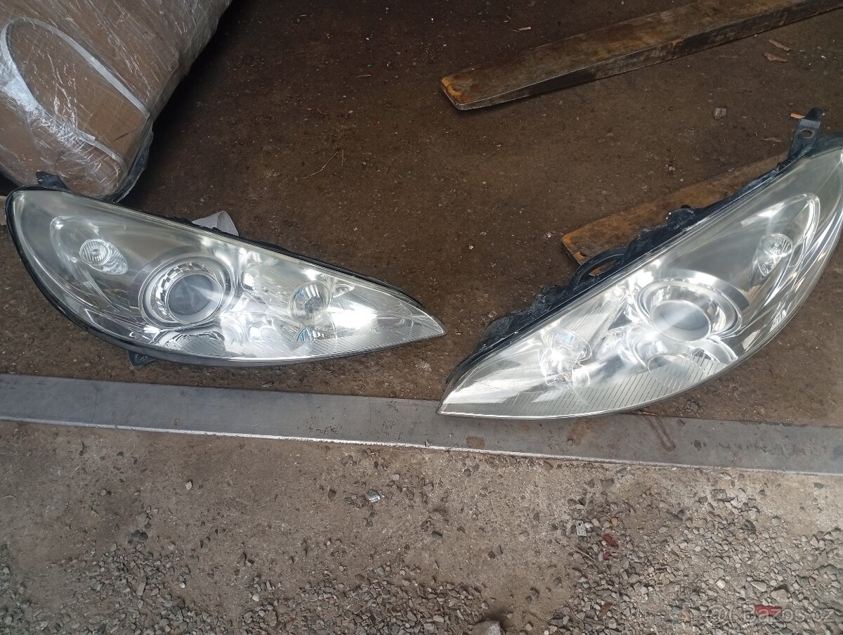 PEUGEOT 407 CUPE PŘEDNÍ SVĚTLA, XENONY PĚKNÉ KOMLETNÍ,SVÍTÍ