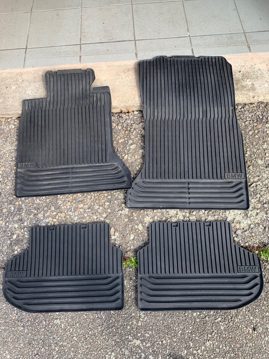 Gumové koberečky a vana do kufru BMW 530d F11