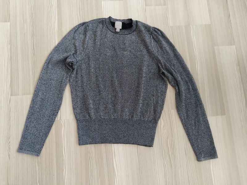 Černo stříbrný lehoučký svetřík zn. H&M vel. S / 36 / 8