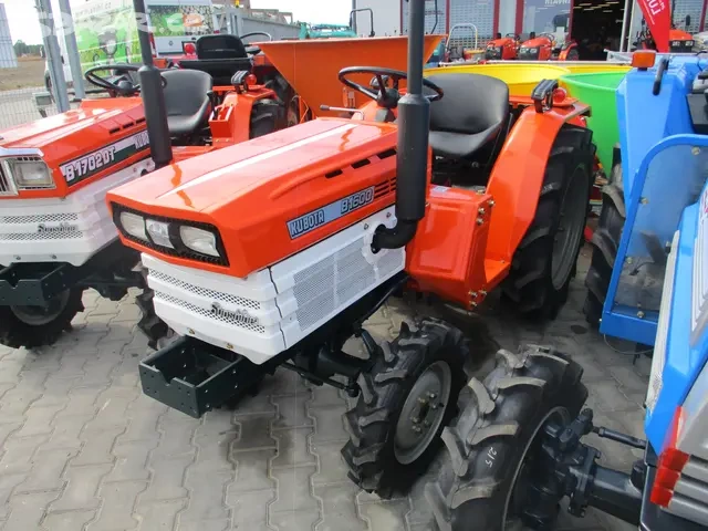 Malotraktor Kubota B1600 plně repasovaný 4WD