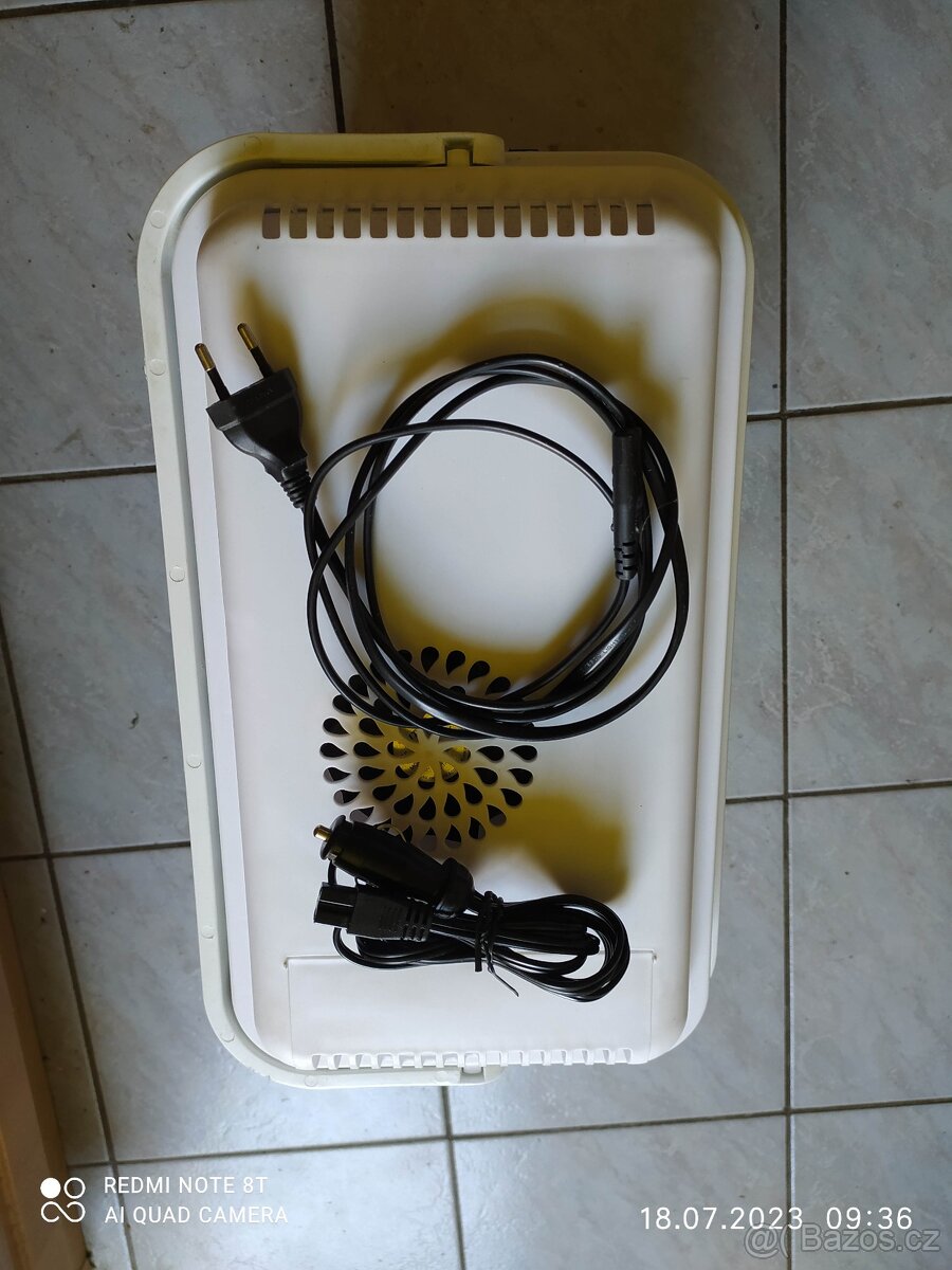 Prodám 20L chladící box na 12v ale i na 220v.