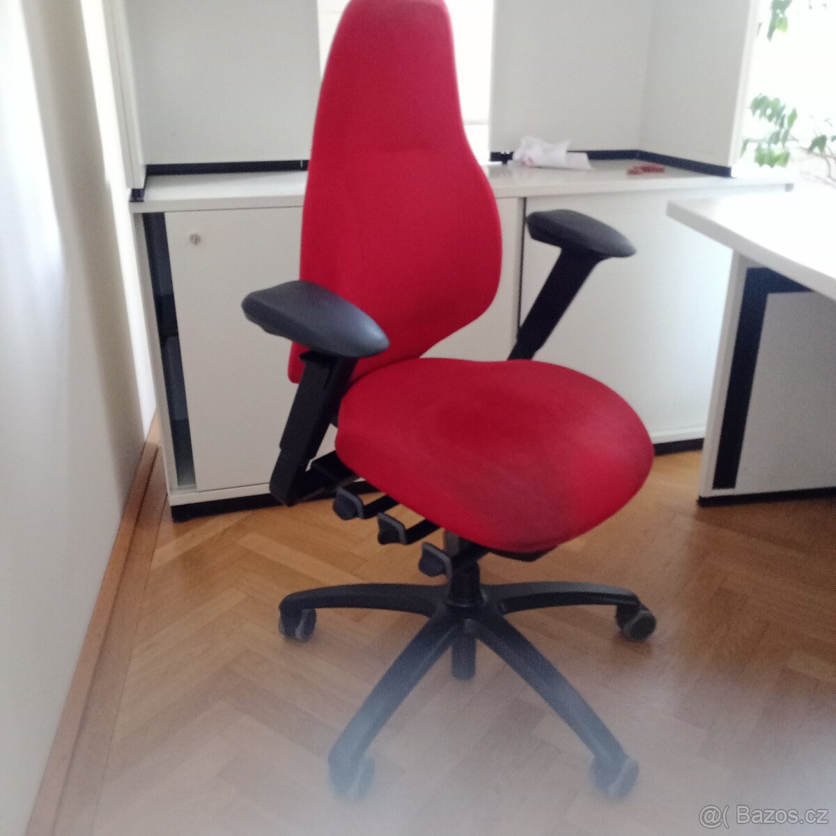 Kancelářské křeslo polohovací